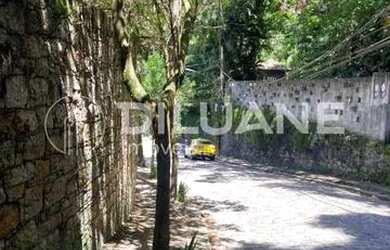 Imagem: A casa em condomínio possui 4 Dormitórios, 4 Banheiros, 5