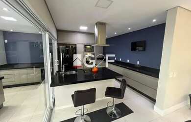 Imagem: A casa em condomínio possui 3 Dormitórios, 5 Banheiros, 4