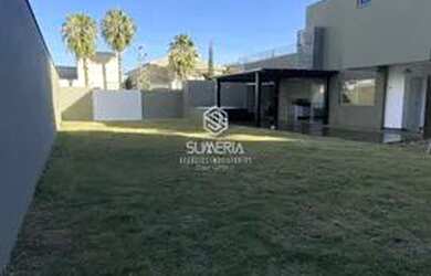 Imagem: A casa em condomínio possui 4 Dormitórios, 1 Banheiro, 4 Vagas