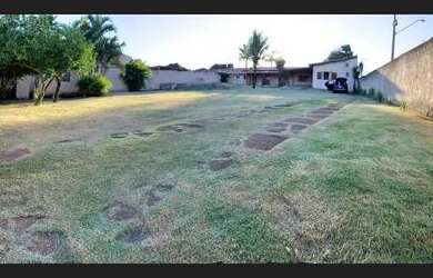 Imagem: A casa possui 3 Dormitórios, 4 Banheiros, 2 Vagas na garagem