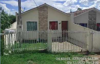 Imagem: A casa possui 2 Dormitórios, 1 Banheiro, 1 Vaga na garagem