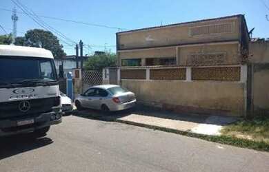 Imagem: A casa possui 5 Dormitórios, 3 Banheiros, 5 Vagas na garagem