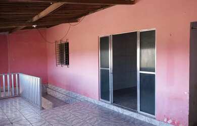 Imagem: A casa possui 2 Dormitórios, 3 Banheiros e está localizado