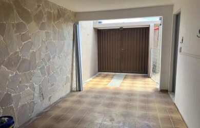 Imagem: A casa possui 1 Dormitório, 1 Banheiro, 1 Vaga na garagem e