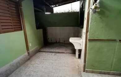 Imagem: A casa possui 4 Dormitórios, 4 Banheiros, 1 Vaga na garagem