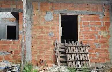 Imagem: A casa possui 1 Banheiro e está localizado em Chácara Mariléa