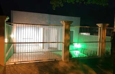 Imagem: A casa possui 3 Dormitórios, 1 Banheiro e 100m² de Área e