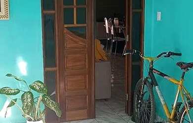 Imagem: A casa possui 3 Dormitórios, 2 Banheiros, 1 Vaga na garagem