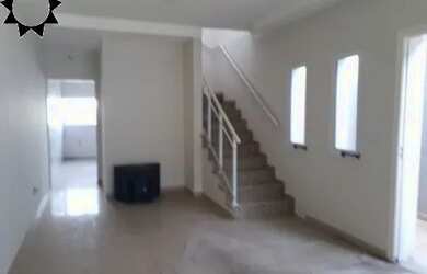 Imagem: A casa possui 3 Dormitórios, 1 Banheiro, 4 Vagas na garagem