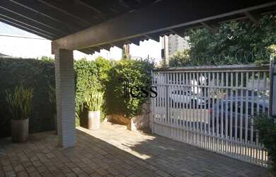 Imagem: A casa possui 3 Dormitórios, 3 Banheiros, 2 Vagas na garagem