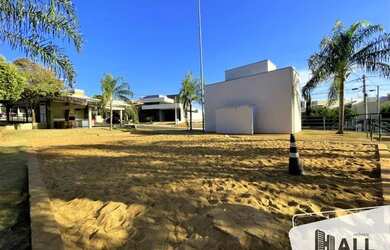 Imagem: A casa em condomínio possui 4 Dormitórios, 3 Banheiros, 4