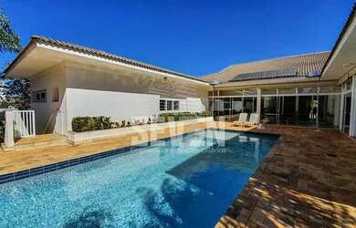 Imagem: A casa em condomínio possui 4 Dormitórios, 3 Banheiros, 3