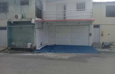 Imagem: A casa possui 2 Dormitórios, 2 Banheiros, 5 Vagas na garagem