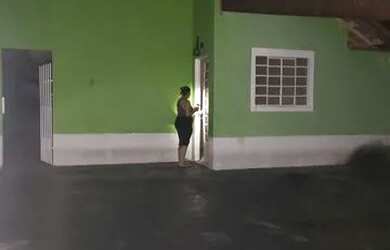 Imagem: A casa possui 2 Dormitórios, 1 Banheiro, 2 Vagas na garagem