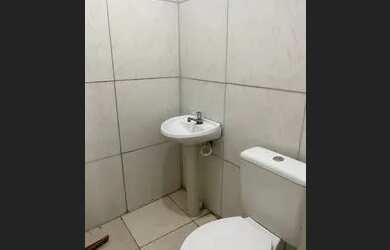 Imagem: A casa possui 2 Dormitórios, 2 Banheiros, 2 Vagas na garagem