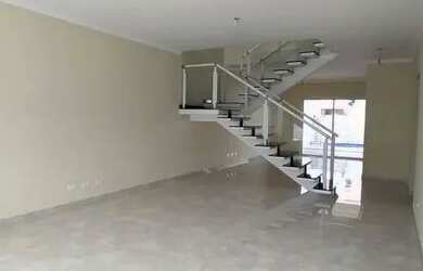 Imagem: A casa possui 3 Dormitórios, 2 Banheiros, 1 Vaga na garagem