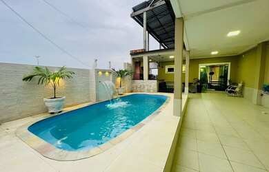 Imagem: A casa possui 2 Dormitórios, 2 Banheiros, 2 Vagas na garagem