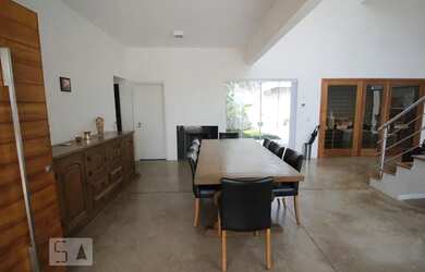 Imagem: A casa em condomínio possui 5 Dormitórios, 5 Banheiros, 3