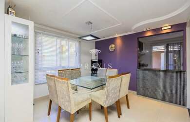 Imagem: A casa possui 3 Dormitórios, 4 Banheiros, 3 Vagas na garagem