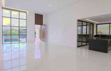 Imagem: A casa em condomínio possui 4 Dormitórios, 5 Banheiros, 5