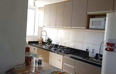 Imagem: O apartamento possui 2 Dormitórios, 1 Banheiro, 1 Vaga na garagem