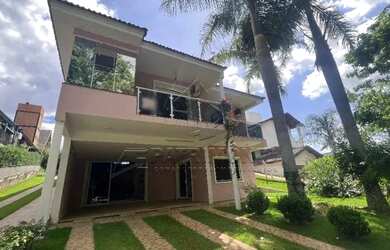 Imagem: A casa em condomínio possui 4 Dormitórios, 2 Banheiros, 3