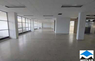 Imagem: O depósito possui 322m² de Área e está localizado em Centro