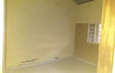 Imagem: A casa possui 2 Dormitórios, 2 Banheiros, 2 Vagas na garagem