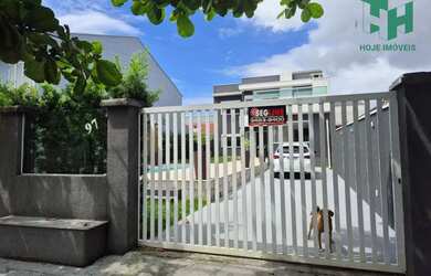 Imagem: A casa possui 4 Dormitórios, 3 Banheiros, 2 Vagas na garagem