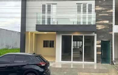 Imagem: A casa em condomínio possui 4 Dormitórios, 5 Banheiros, 1