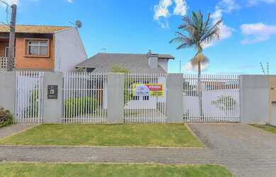 Imagem: A casa possui 3 Dormitórios, 4 Banheiros, 4 Vagas na garagem