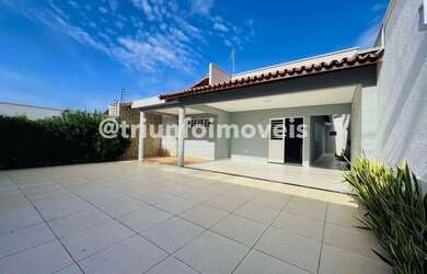 Imagem: A casa possui 3 Dormitórios, 4 Banheiros, 4 Vagas na garagem