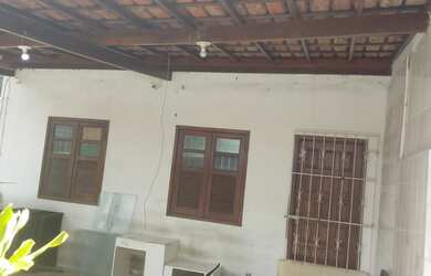 Imagem: A casa possui 2 Dormitórios e 1 Banheiro e está localizado