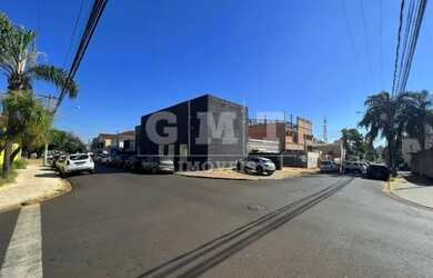 Imagem: O depósito possui 5 Vagas na garagem e 437m² de Área e está