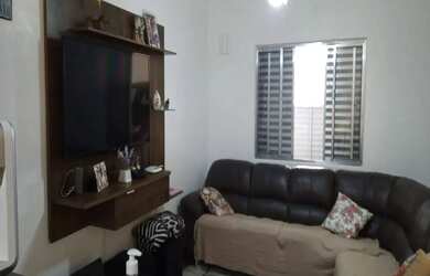 Imagem: A casa possui 2 Dormitórios, 3 Banheiros, 2 Vagas na garagem