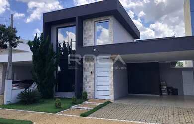 Imagem: A casa em condomínio possui 3 Dormitórios, 3 Banheiros, 4