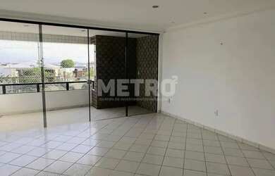 Imagem: O apartamento possui 4 Dormitórios, 3 Banheiros, 180m² de