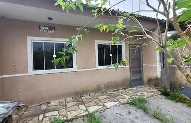 Imagem: A casa à venda possui 2 Dormitórios, 1 Banheiro, 2 Vagas na