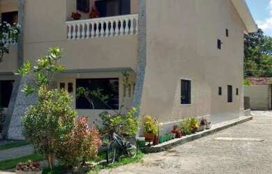 Imagem: A casa possui 4 Dormitórios, 2 Banheiros, 1 Vaga na garagem