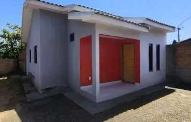 Imagem: A casa possui 3 Dormitórios, 2 Banheiros, 1 Vaga na garagem