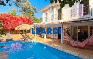 Imagem: A casa em condomínio possui 4 Dormitórios, 5 Banheiros, 4