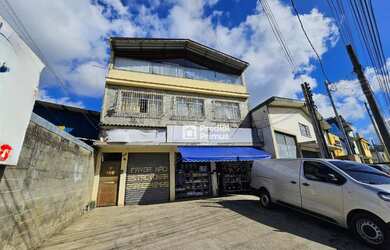 Imagem: A casa possui 4 Dormitórios, 2 Banheiros, 1 Vaga na garagem