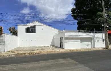 Imagem 1: Isaías Imóveis Vende Casa Comercial no Calhau em Frente ao Ranagedor