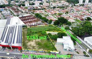 Imagem: O terreno possui 7.185m² de Área e está localizado em Parque