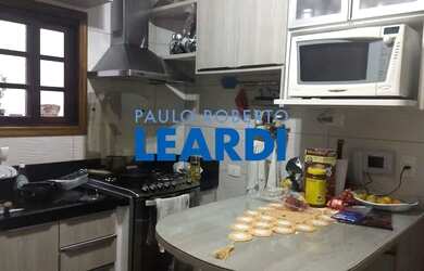 Imagem: A casa possui 3 Dormitórios, 3 Banheiros, 2 Vagas na garagem