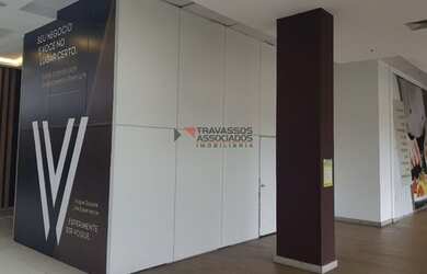 Imagem: O depósito possui 3 Vagas na garagem, 240m² de Área e está