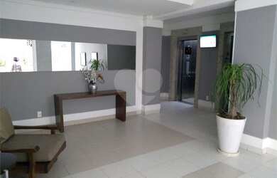 Imagem: O apartamento possui 3 Dormitórios, 1 Banheiro, 1 Vaga na garagem