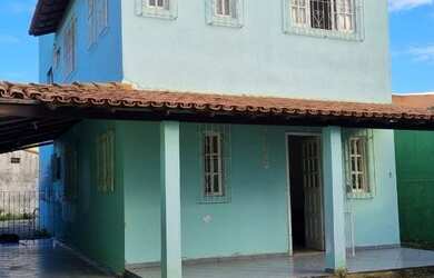 Imagem: A casa possui 5 Dormitórios, 2 Banheiros, 2 Vagas na garagem