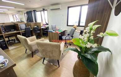 Imagem: O depósito possui 2 Vagas na garagem e 150m² de Área e está