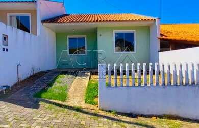 Imagem: A casa possui 2 Dormitórios, 1 Banheiro, 1 Vaga na garagem